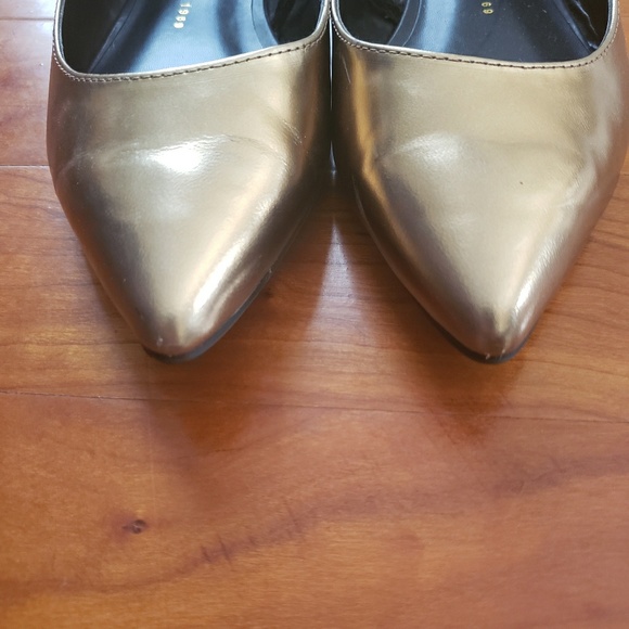 Gap Gold Pointed Toe Ankle Strap Ballet Flats - Picture 3 of 7